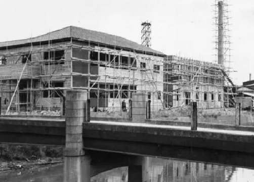 五反田工場建設中の様子（1951年竣工）